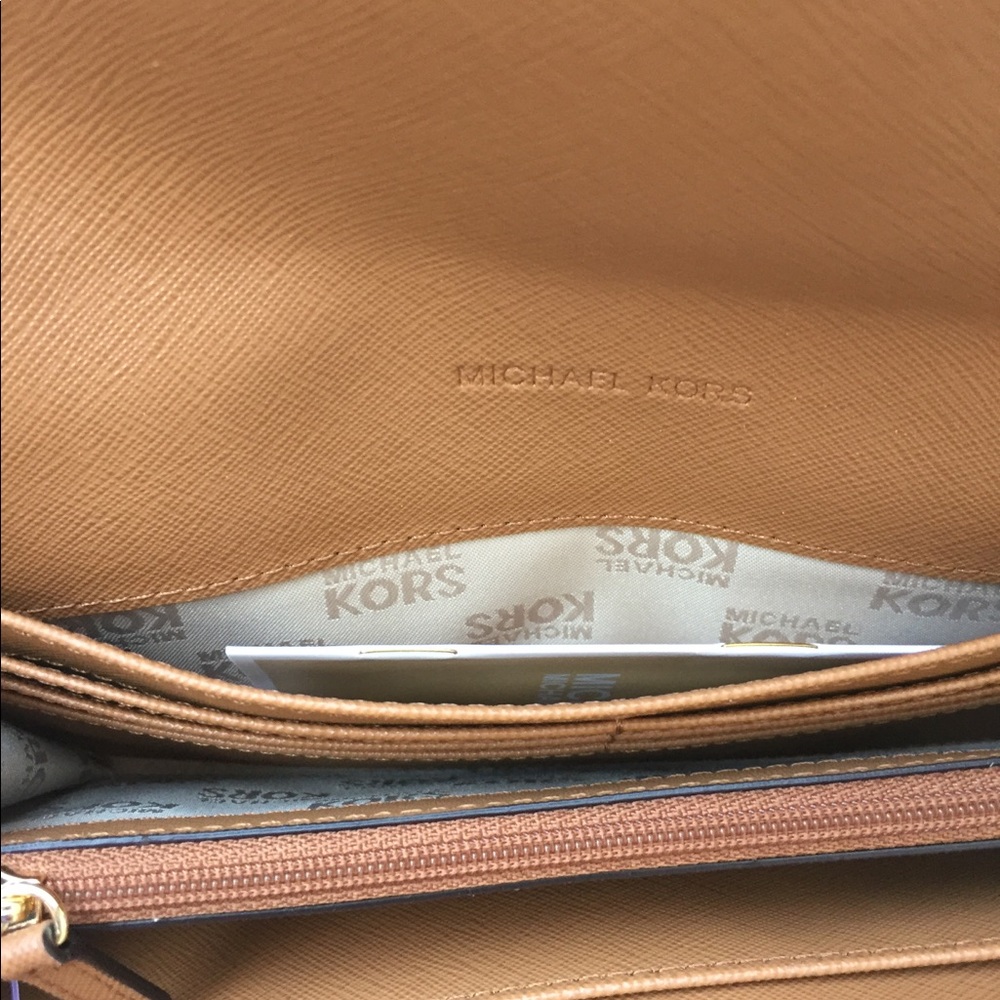 Authentic Michael kors futon continental wallet - Picture 6 of 8